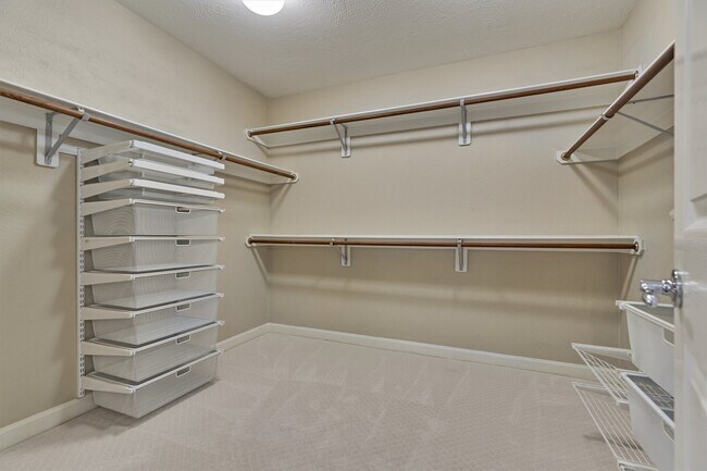 Building Photo - 47 Firethorn Pl