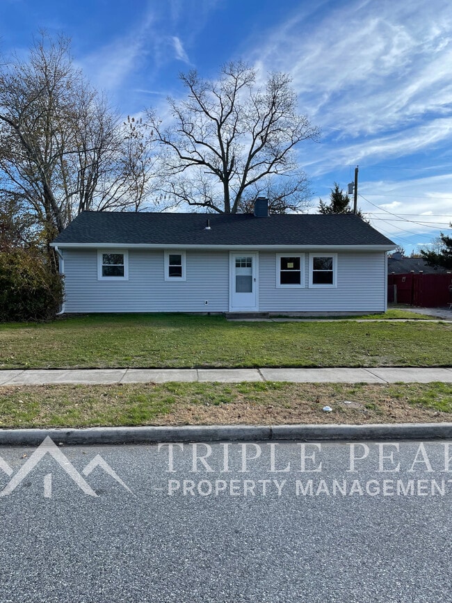 Building Photo - 1703 4th Ave