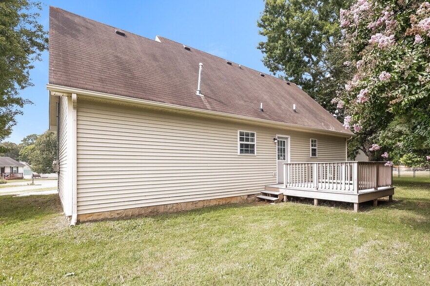 Building Photo - 1107 Lillian Ct