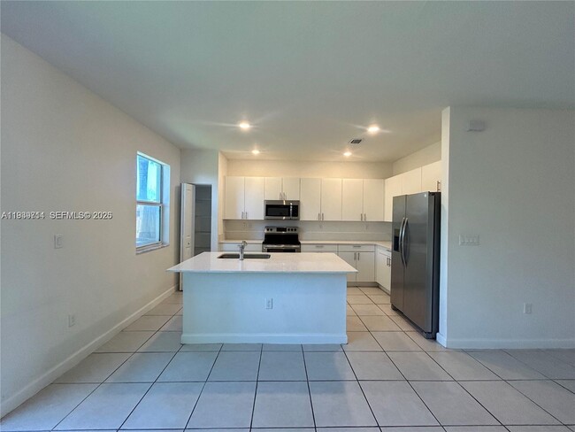 Building Photo - 2617 SE 10th St