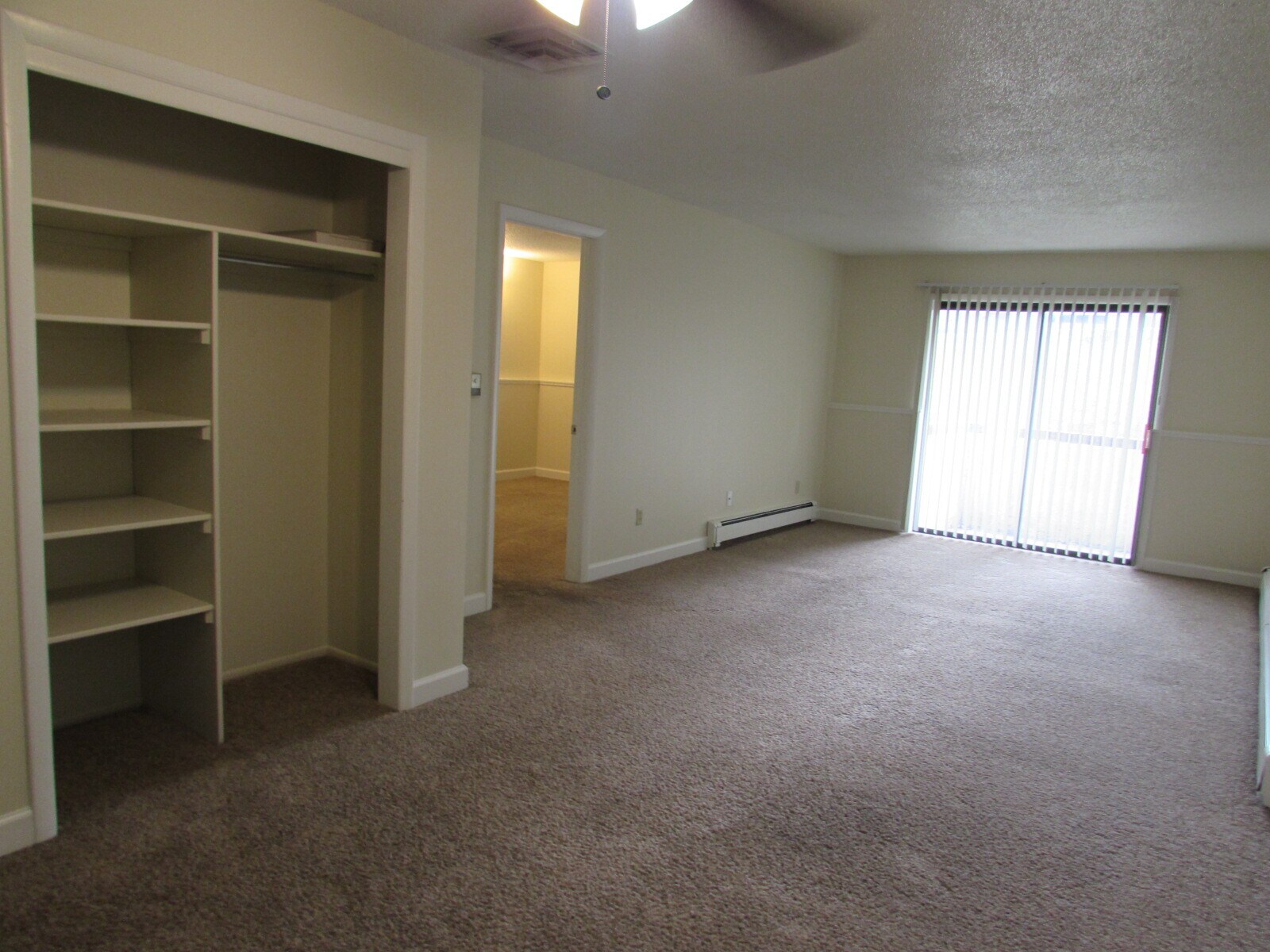Building Photo - 3233 Lakeside Dr