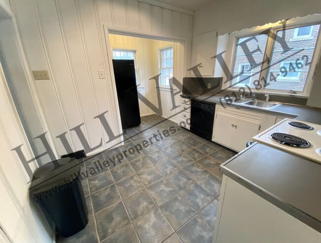 Building Photo - Three Bedroom Home in Edgewood Grove