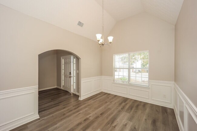 Building Photo - 41 St Charles Pl