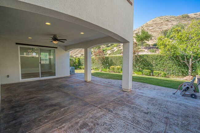 Building Photo - Beautiful 4-Bedroom Home with Solar and EV Charger in West Hills, Valencia!