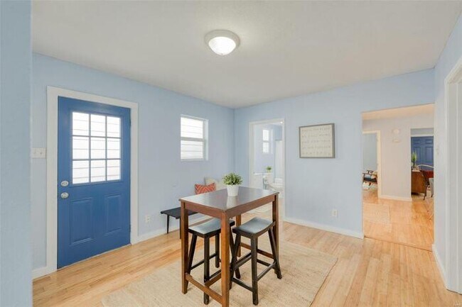 Building Photo - Fantastic 3bd/1ba home! Coming soon!