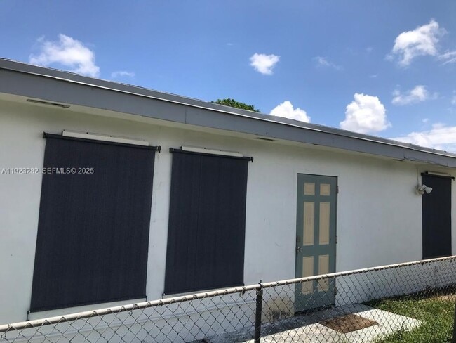 Building Photo - 2530 NW 17th St