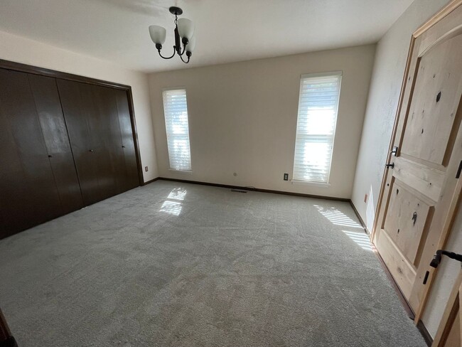 Building Photo - $500 off 1st Month, Spacious Boulder Locat...