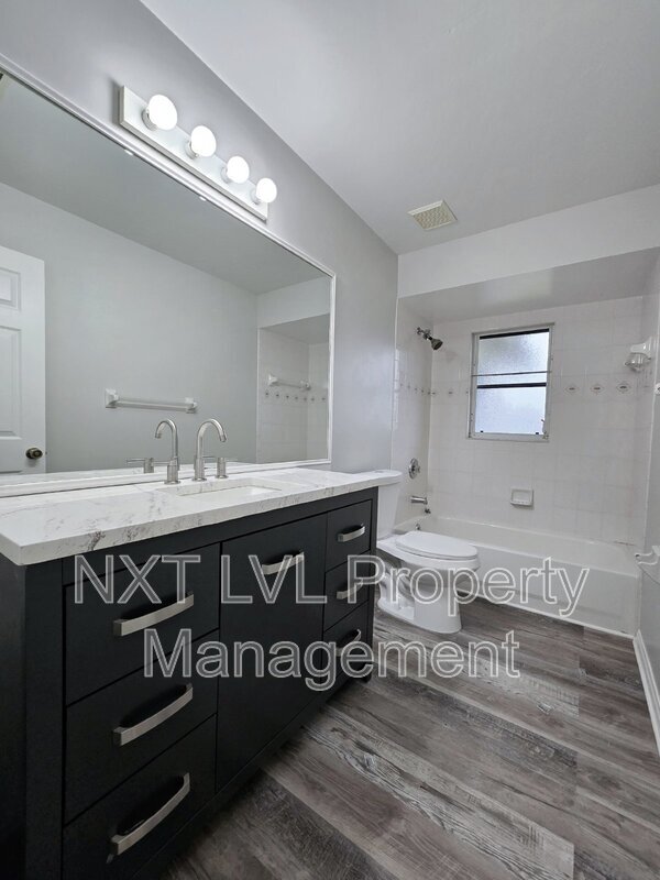 Building Photo - 1811 NE 2nd St