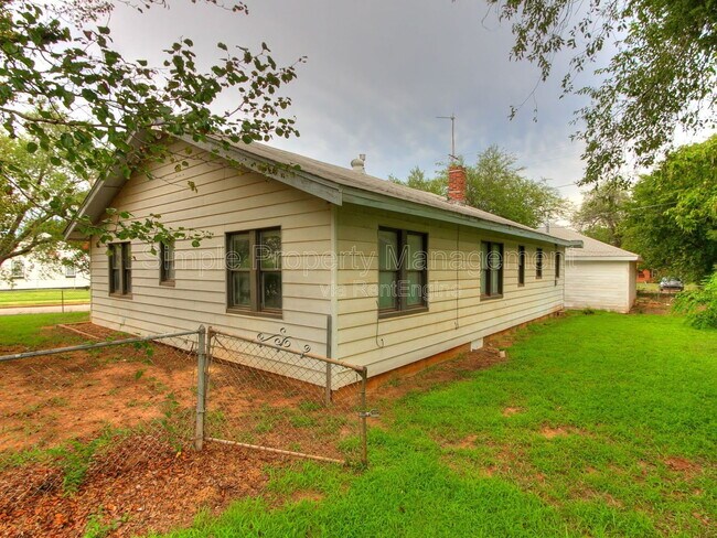 Building Photo - 2612 N Fonshill Ave