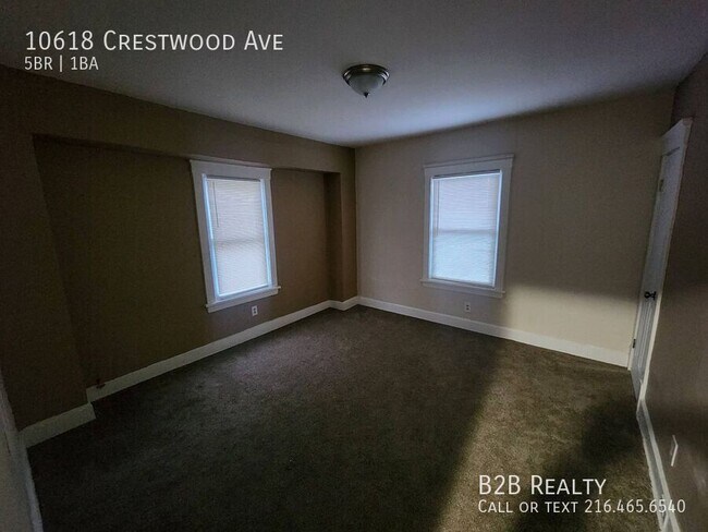 Building Photo - 10618 Crestwood Ave