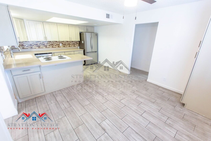 Building Photo - 3410 S Cutler Dr