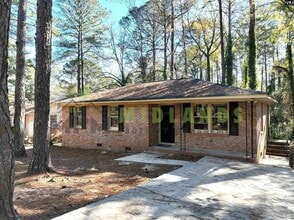 Building Photo - 120 Larchwood Dr
