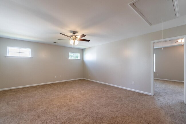 Building Photo - 3733 Moseley Dr