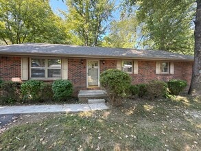 Building Photo - Lone Oak House