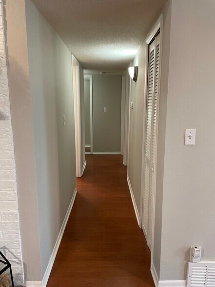 Hallway - 6216 Robinson St