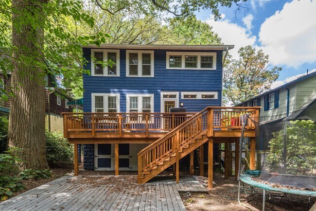Building Photo - 3 Bed 2.5 Bath - Takoma Park Craftsman - Spacious Rear Deck