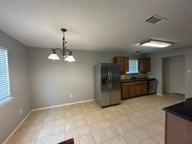 Building Photo - Spacious 4 bedroom China Spring Home