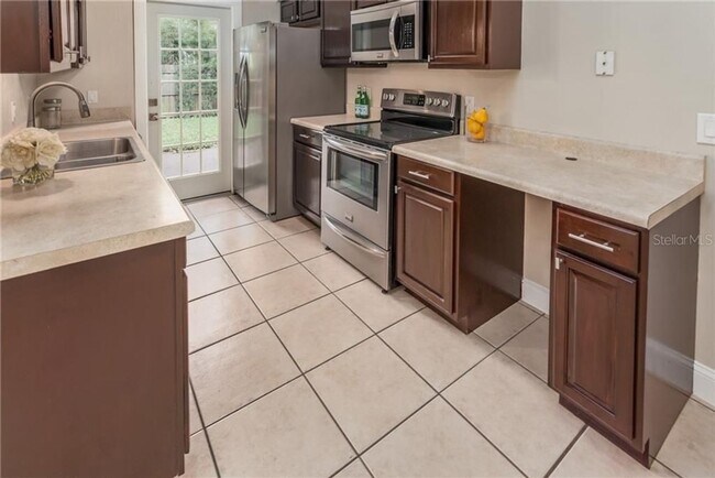 Building Photo - 6 WEEKS FREE -  Beautiful remodeled 2 Bed ...