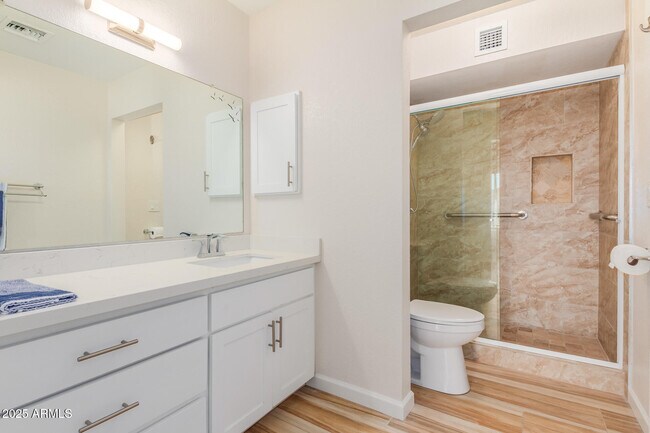 Building Photo - 4524 E Voltaire Ave