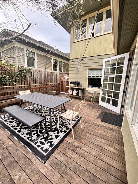 Building Photo - 238 Mather St