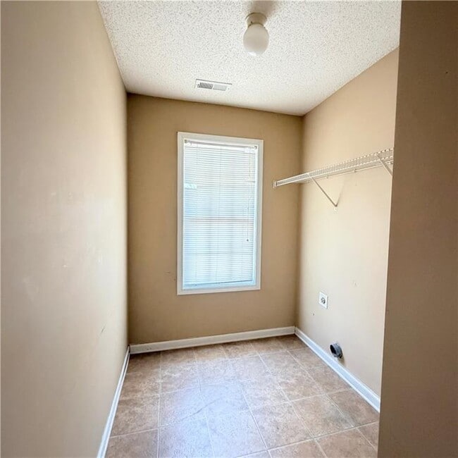 Building Photo - 153 Greystone Cir