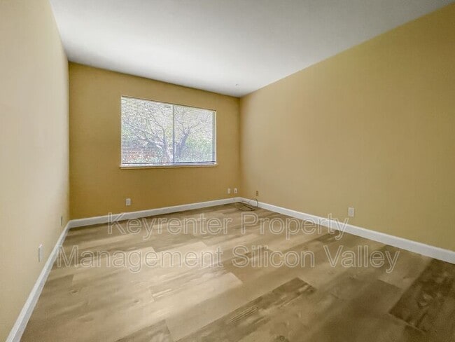 Building Photo - 933 Miramonte Ave