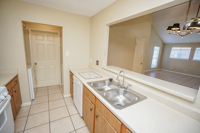 Building Photo - 20143 Beechview Ln