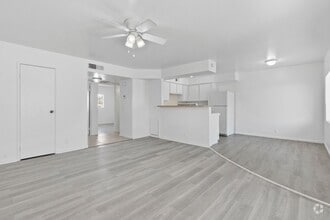 Building Photo - Charming 2-Bedroom Unit!