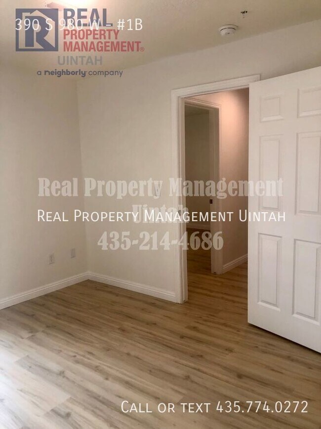 Building Photo - 390 980