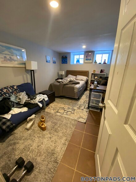 Building Photo - 34 Long Ave