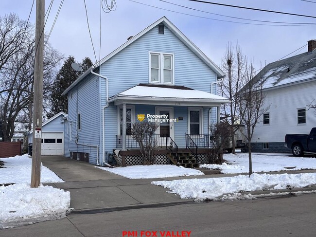 Building Photo - Family house with fenced in yard