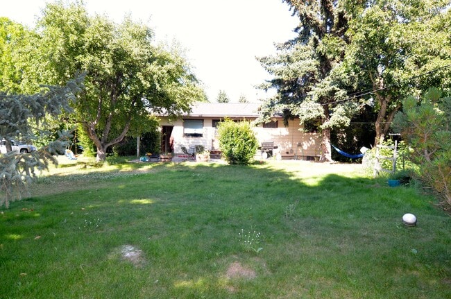 Building Photo - 1223 N 8th Ave