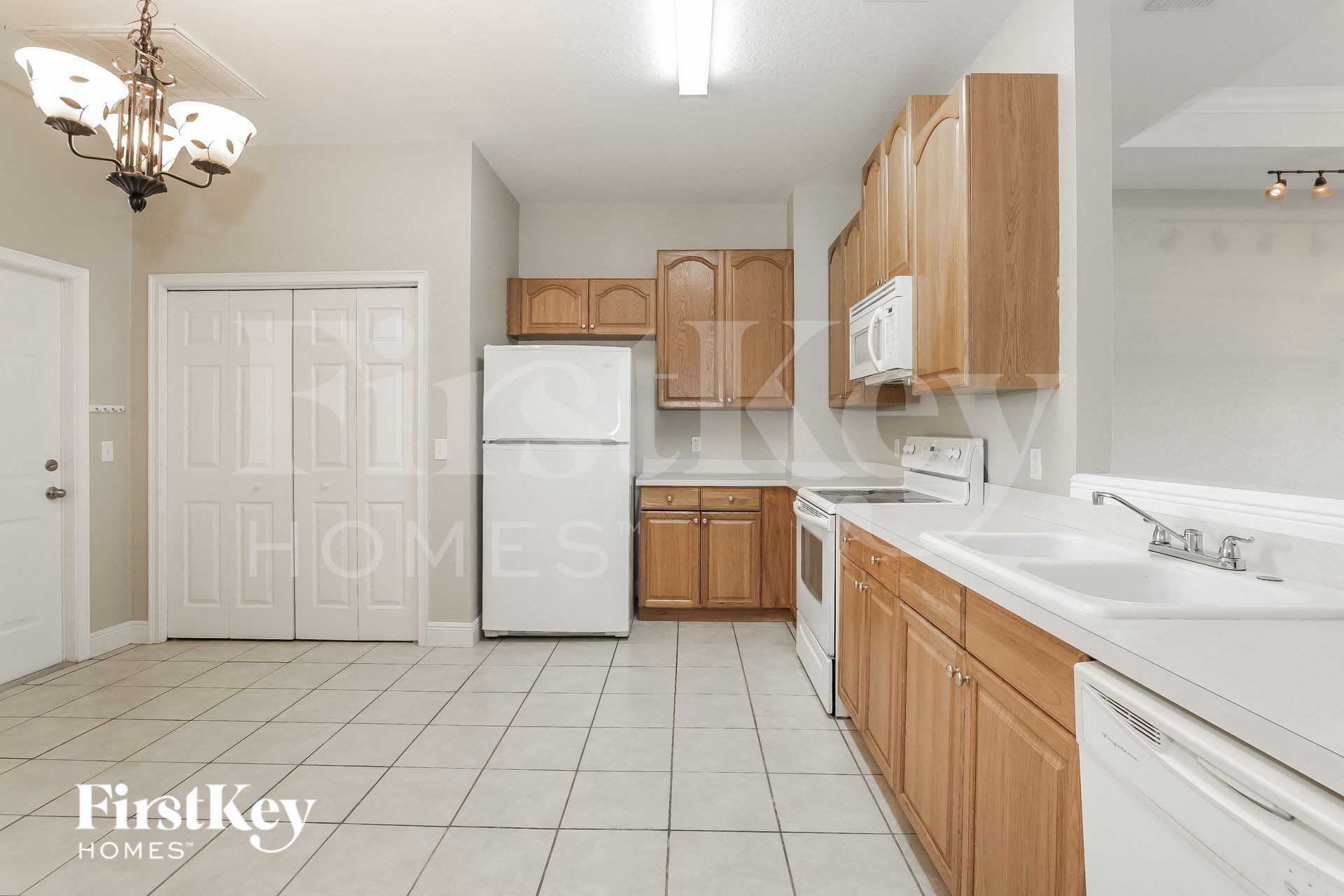 Building Photo - 1020 Robin Ln