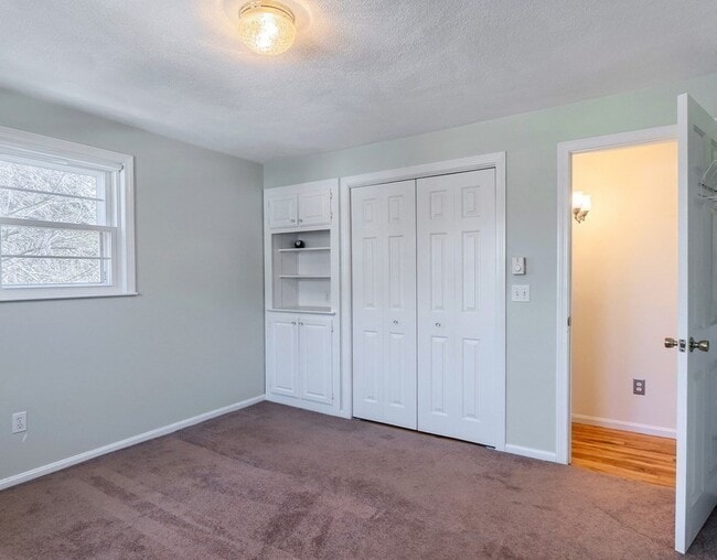 Building Photo - 438 Old Bedford Rd