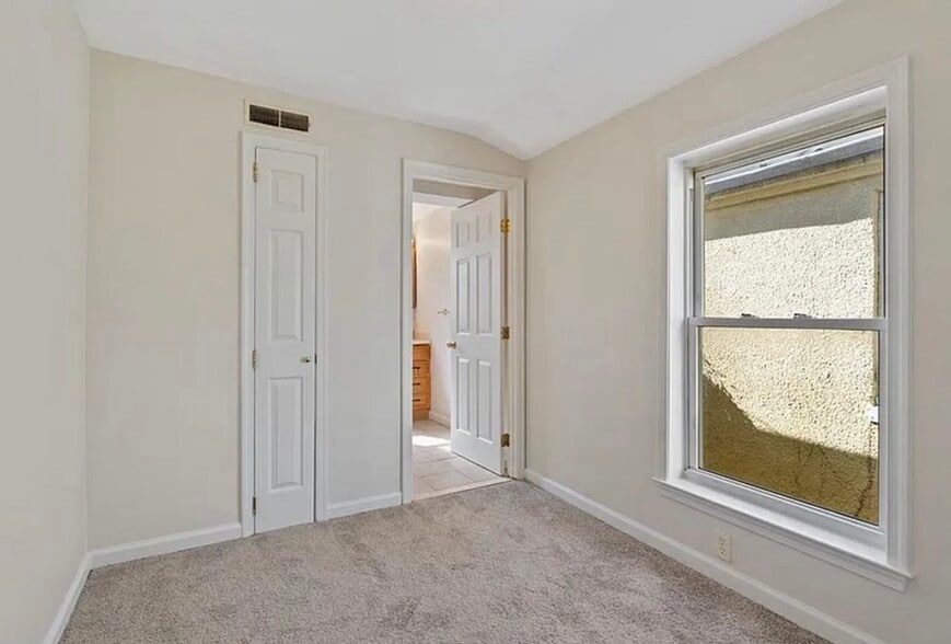 Building Photo - 1239 W Lombard St