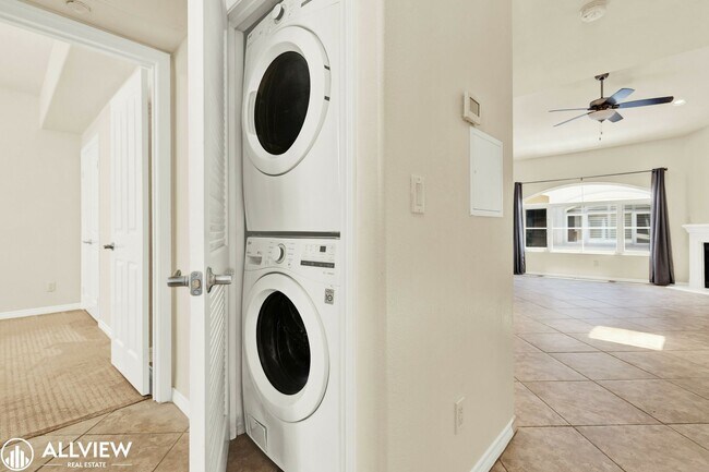 Building Photo - Rare 3-Story Hillcrest Townhome | 3BR/3BA ...