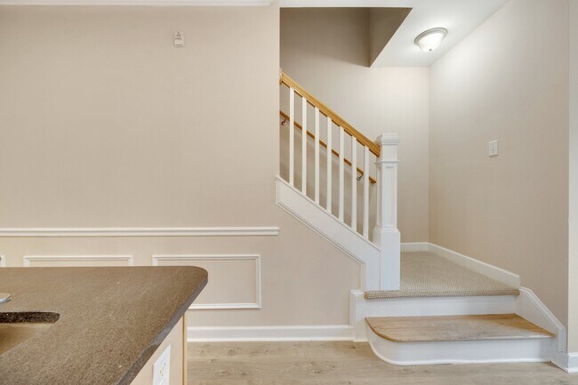 Building Photo - 926 Iris St