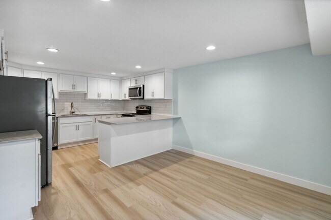 Building Photo - Small Duplex on Amelia Island