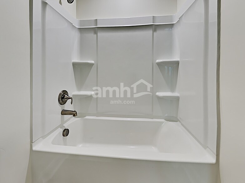 Building Photo - 315 Lakeside Blvd