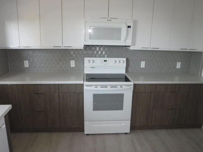 Building Photo - 9120 San Juan Pl