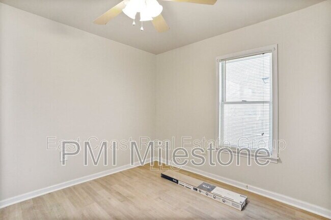 Building Photo - 118 S Locust St