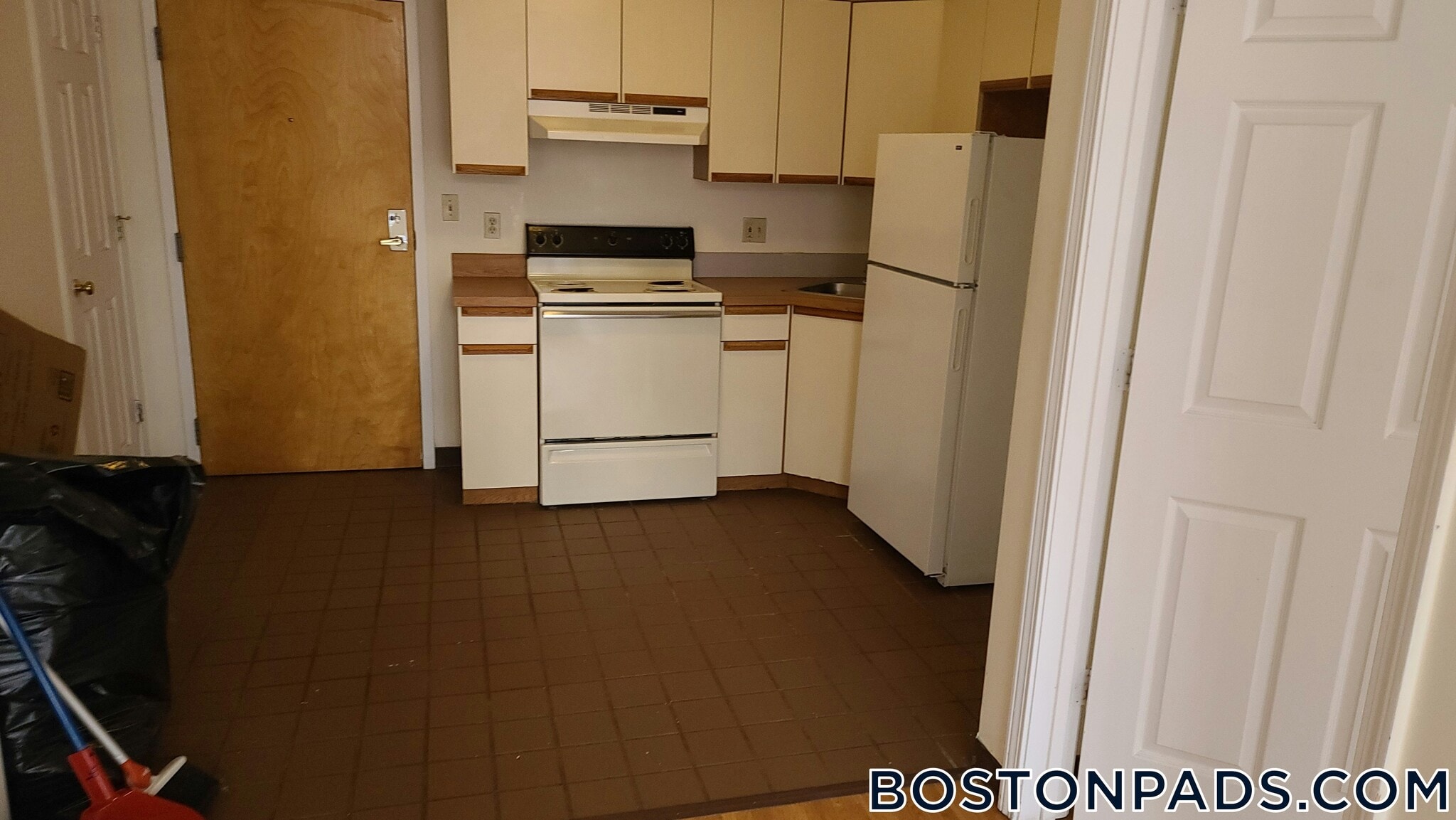 Building Photo - 81 Essex St