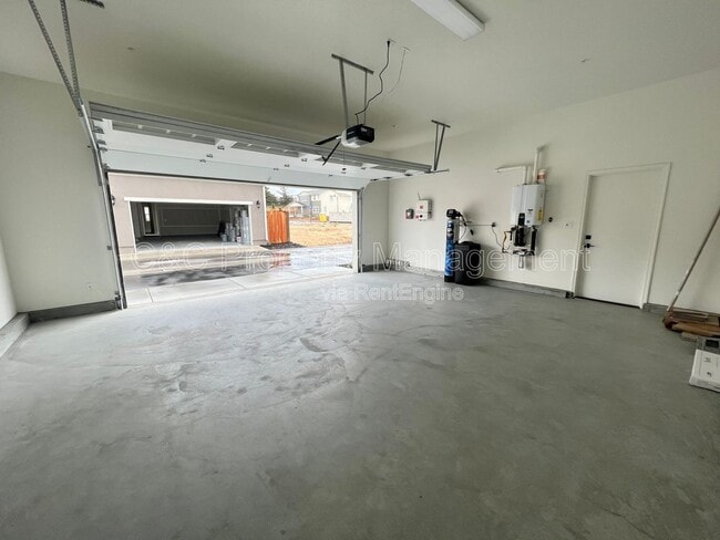 Building Photo - 3002 Pinnacles Wy