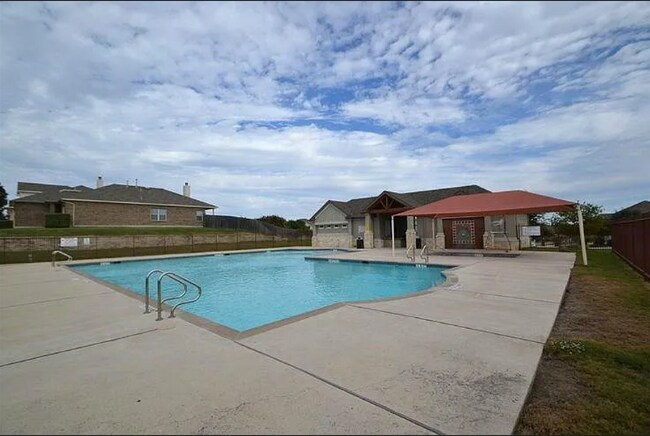 Building Photo - 165 Firwood N