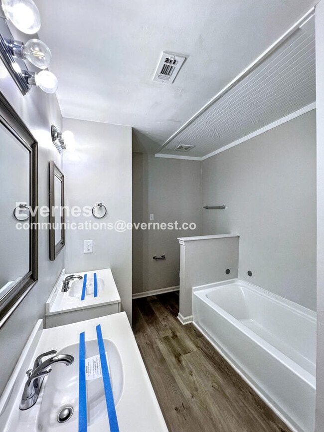 Building Photo - 375 Blair Dr W