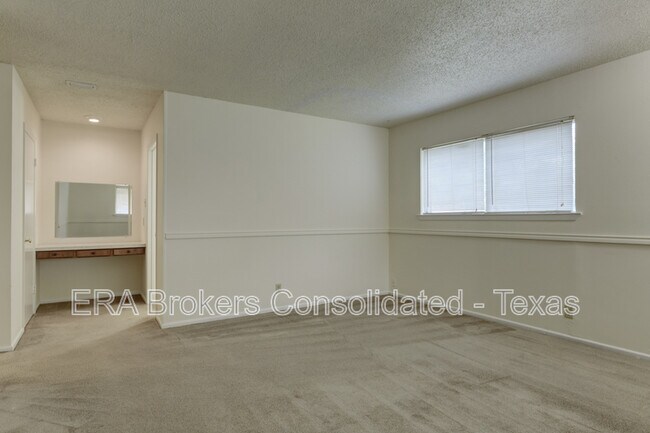 Building Photo - 641 Richfield Dr