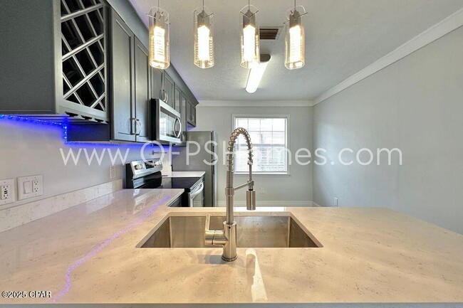Building Photo - 121 Casa Pl