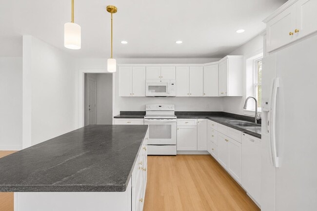 Building Photo - 51 Blacksmith Dr
