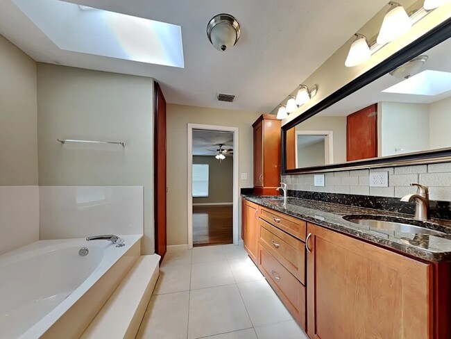 Building Photo - 13016 Creek Manor Ct