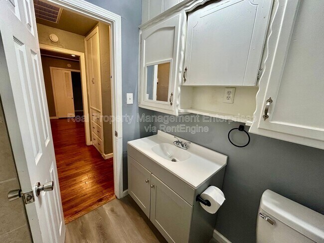 Building Photo - 3044 NW 28th St